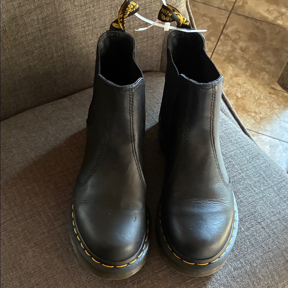 Doc Martins Chelsea Black boots
